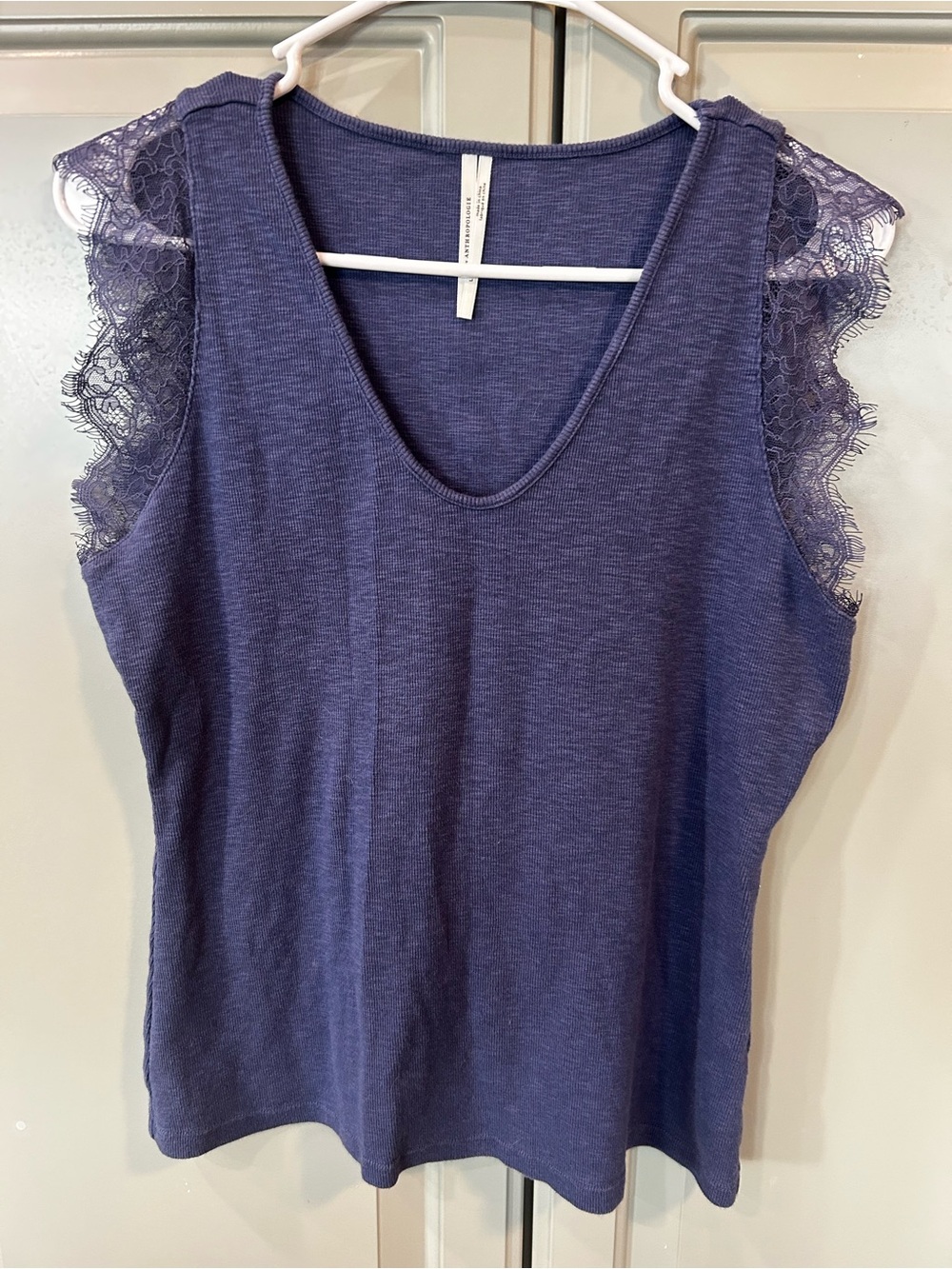 Anthropologie Lace-Trim Sleeveless ribbed v neck stretchy Tank Top size large
